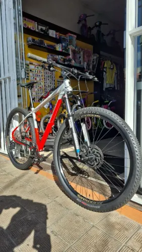 Caloi Elite 12 velocidades ( Bike linda não andou 1km )