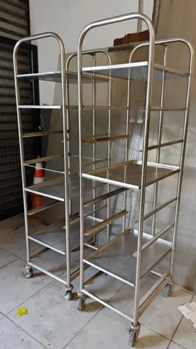 Carrinho esqueleto em aço inox para 8 bandejas 