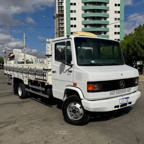 Caminhão 710