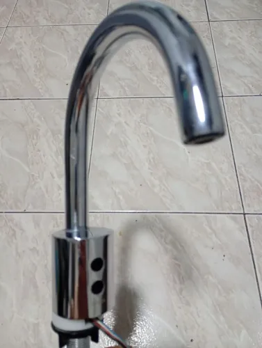Torneira para lavatório de mesa DOCOL eletric  cromada em inox