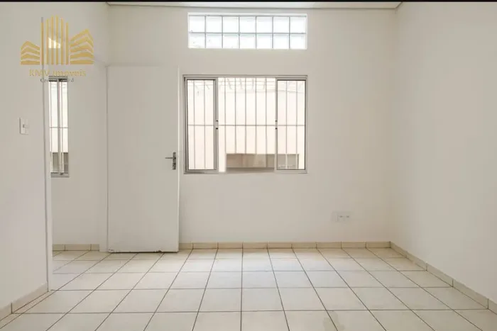 Ótima casa espaçosa bem localizada próximo ao metro e shopping!!