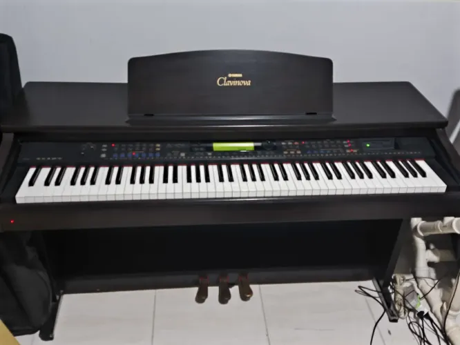 Piano Yamaha Clavinova