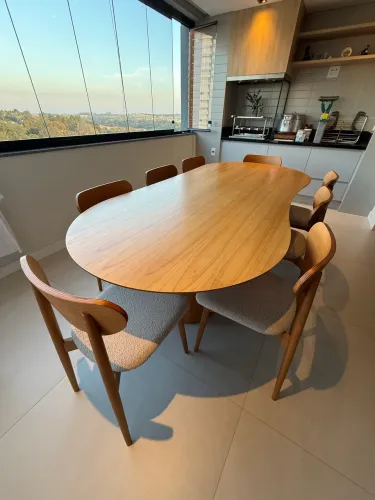 Mesa de jantar + 8 cadeiras