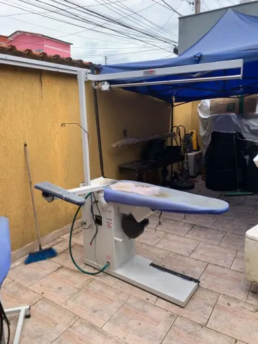 mesa industrial de passar roupa com braço aspirante/soprante e aquecimento