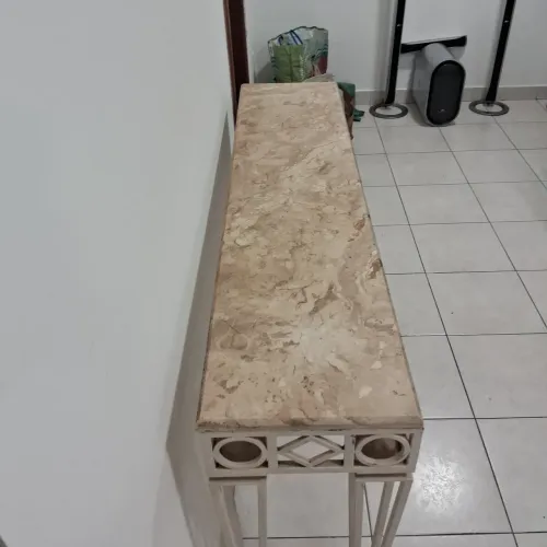 Mesa Aparador Sofisticada em Ferro e Mármore
