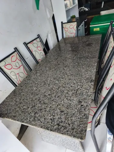 Mesa para sítio em mármore ?