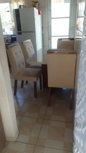 Mesa com cadeira estofado 