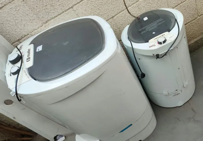 Tanquinho 20 kg Mueller e centrífuga Mueller.<br><br>Praticamente novos