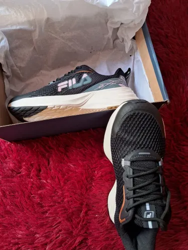 PELA METADE DO PREÇO. Tenis Fila. ORIGINAL. NOVO