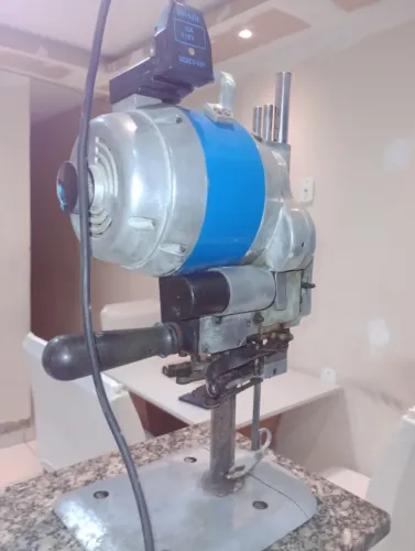 Máquina de corte vertical Yamata