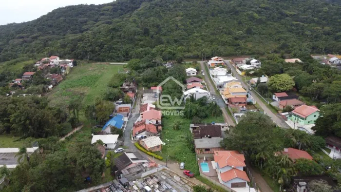 Terreno de 2.079m² para Empreendimento na Praia da Armação em Penha, SC