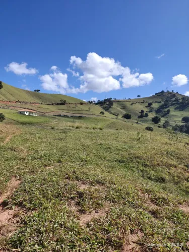 Fazenda com 36 hectares propicia para café e gado Maria da Fé MG