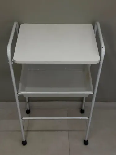 Carrinho de Instrumentos Médicos