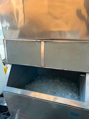 VENDO MÁQUINA DE GELO DE CUBO