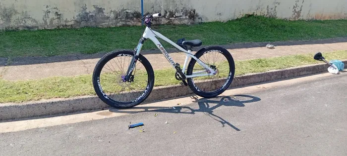 Bike absolute brutos branca aro 26 cubo barulhento k7 