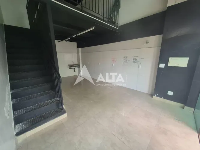 Alta Aluga - Loja com Pé Direito Duplo Térrea