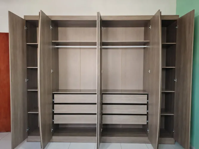 Guarda roupa de casal 6 portas e 6 gavetas