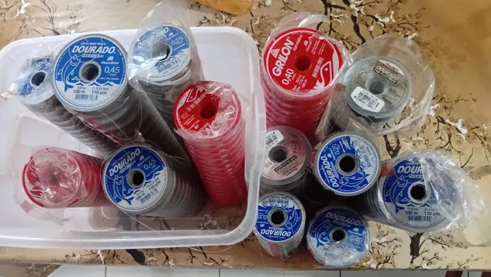 Lote 142  linhas de nylon para pesca ou artesanato
