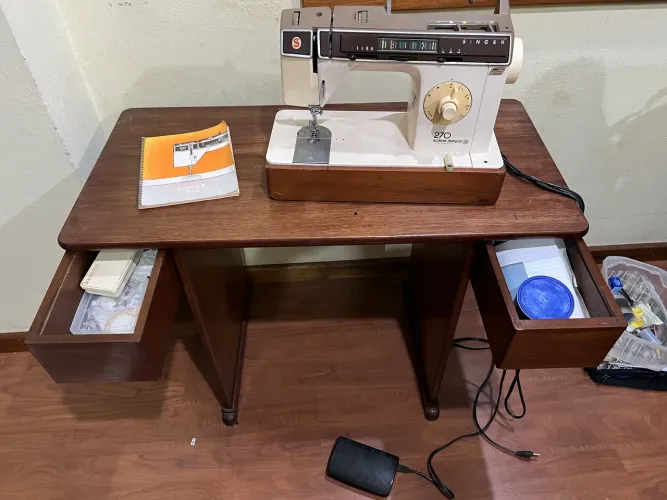 Máquina de costura Singer 270
