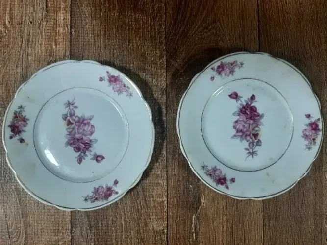 Antigo Par de  Pratinhos -15 cm diâmetro - Porcelana Real-Floral Borda Ouro- Ótimo estado!