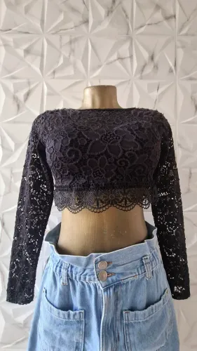 Cropped Manga Longa Preto