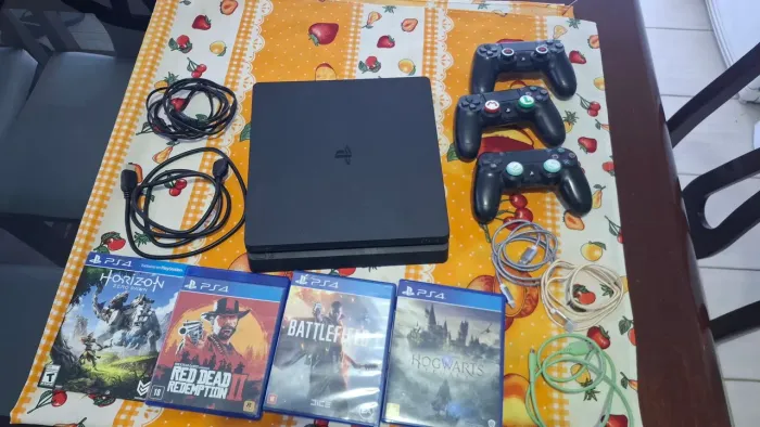 ? PlayStation 4 Slim + 3 Controles + 4 Jogos - Completo | R$ 1.600