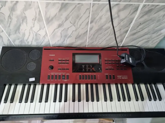 Vendo teclado Casio ctk6250 para retirada de peças