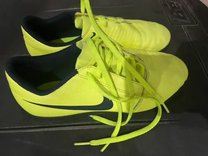 Chuteira Nike Society nº 35 - Conservada - Linda e Pronta pra Jogo ?