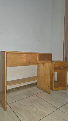 Conjunto Escrivaninha e Criado Mudo em Pinus - Madeira Maciça