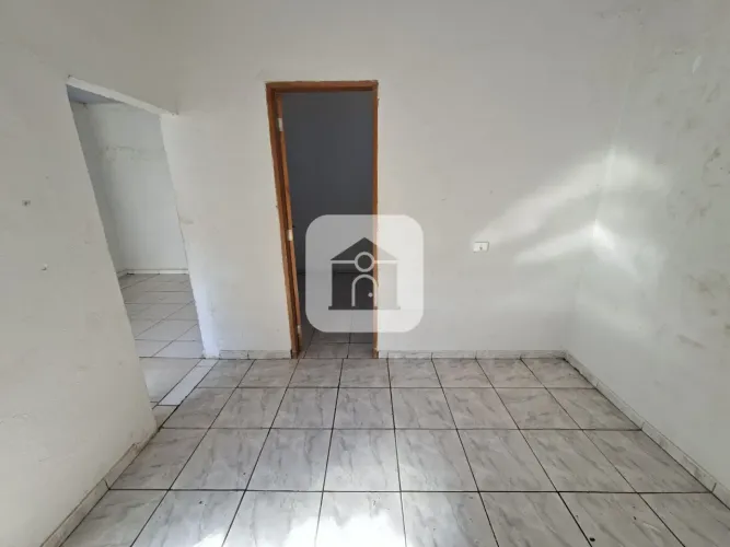 Casa para locação no bairro Daniel Fonseca