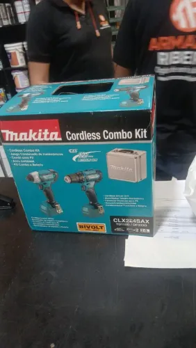 Kit parafusadeira makita novo na caixa
