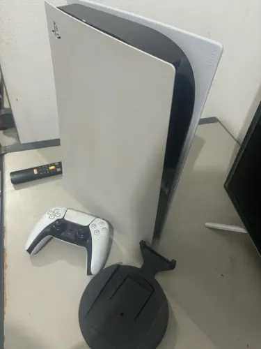 Play Station 5 usado/ 1 controle (pouquíssimo tempo de uso e com dois jogos na midia)
