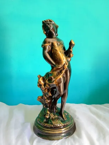 Antiga escultura decorativa francesa estilo Art Nouveau