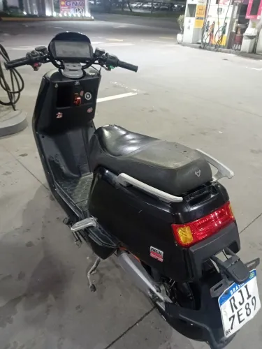Moto ciclomotor elétrica