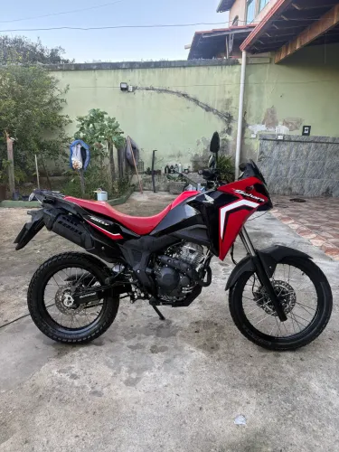 Vendo Honda XRE 300 Sahara 2025 