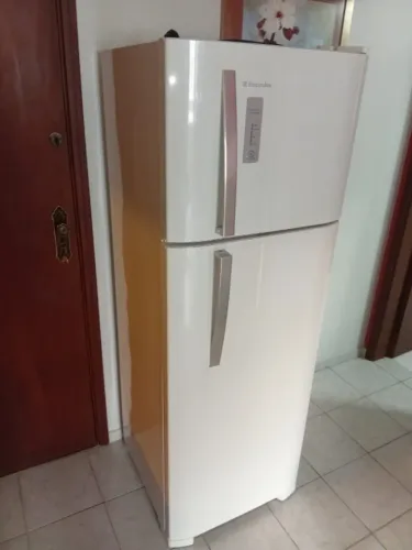 Geladeira Eletrolux DF36A 310L 220v