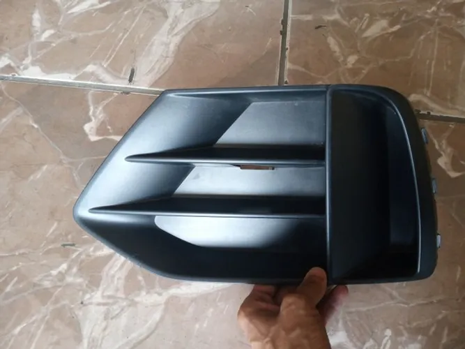 Moldura milha esquerdo Audi Q3 2020 (83A 807 681 )