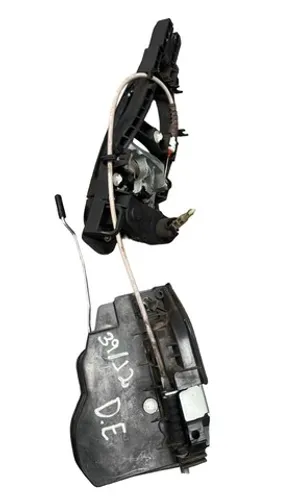 Trava da porta dianteira direita Bmw 118I 2012/2014