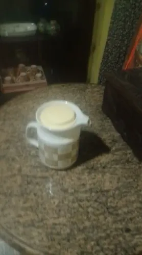 Leiteira antiga de porcelana pozanni. 