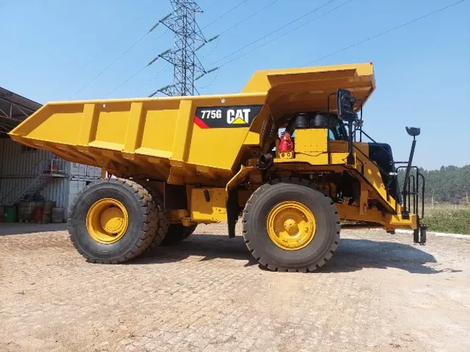 Caminhão Fora de Estrada Marca Caterpillar Modelo 775G ano 2013