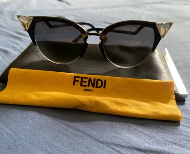 Óculos de sol FENDI feminino