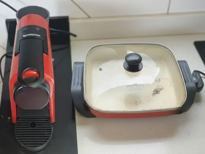 Panela Elétrica Britânia + Cafeteira Nespresso (Com Defeitos)