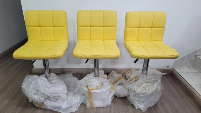 Kit 3 Banquetas com assento amarelo e altura regulável