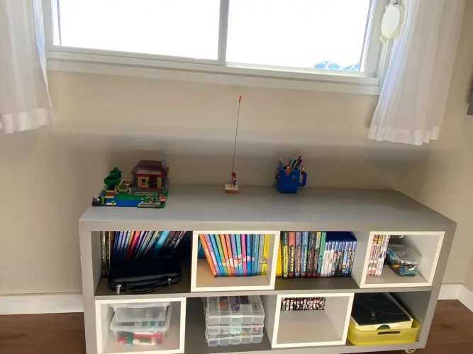 Rack Estilo Cubo Cinza e Branco