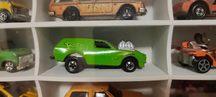 Miniatura 1:64 Poison Pinto Hot Whells