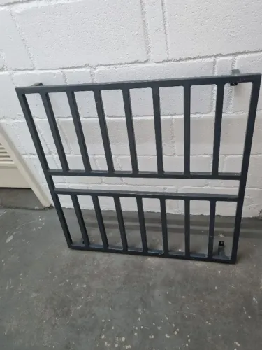 Grade para Janela em ótimo estado 80x80