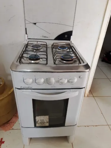 Vendo fogao funcionando tudo entrego mediante taxa so paga na entregga