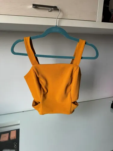 cropped amarelo handbook