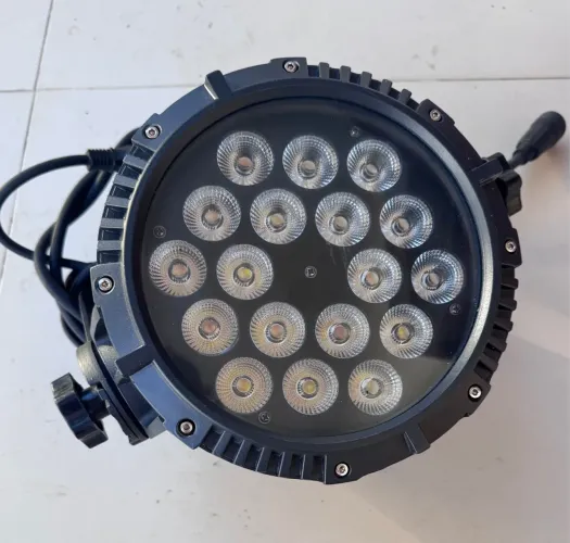 Canhão Refletor Par LED 18x18w Rgbwa+uv Ip67 (a Prova D'agua)