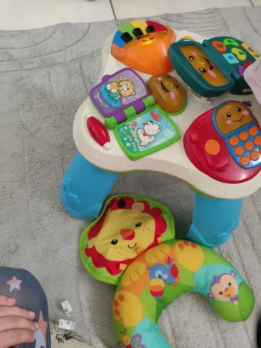 Mesa de atividades e almofada - FISHER PRICE